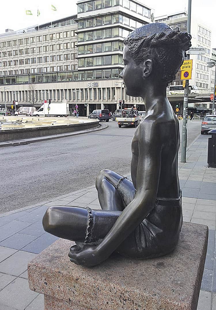Korssittande_flicka